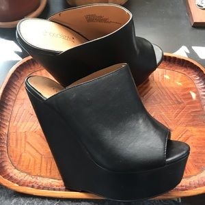 Black peep toe platform wedges size 8
